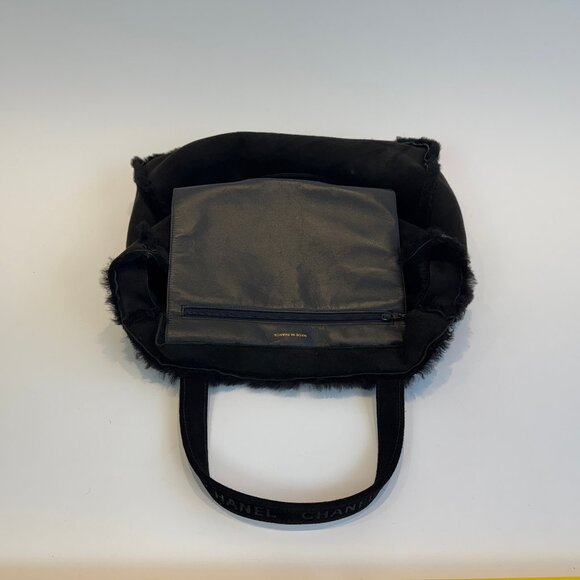 Chanel Black Suede Shearling Fur Hand Bag - Picture 15 of 16